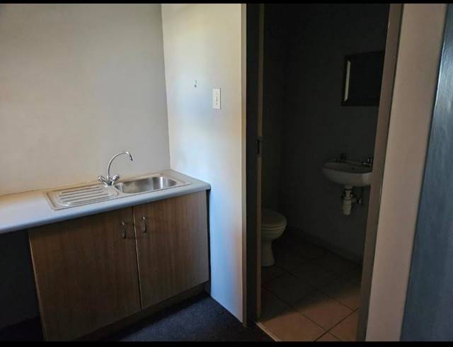 OFFICE FOR SALE IN SILVER LAKES